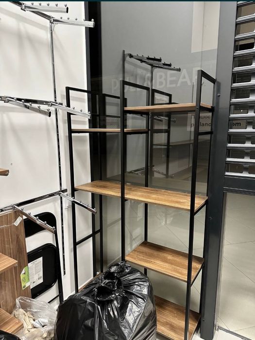 Полички, вітрина