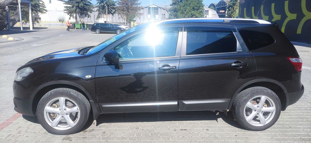 Автомобіль NISSAN Qashqai+2