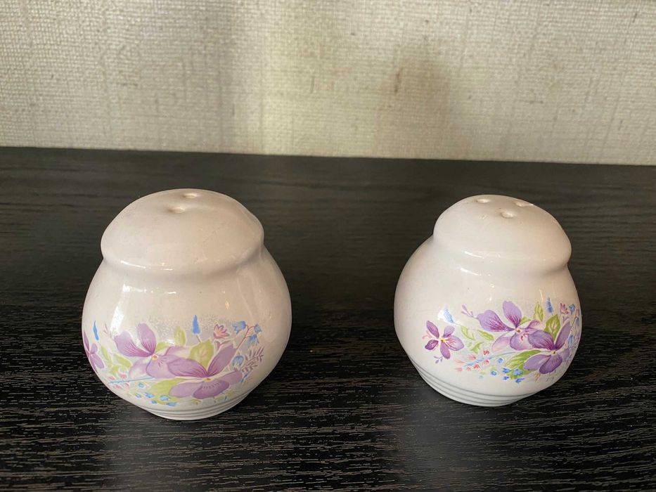 recipientes para sal e pimenta