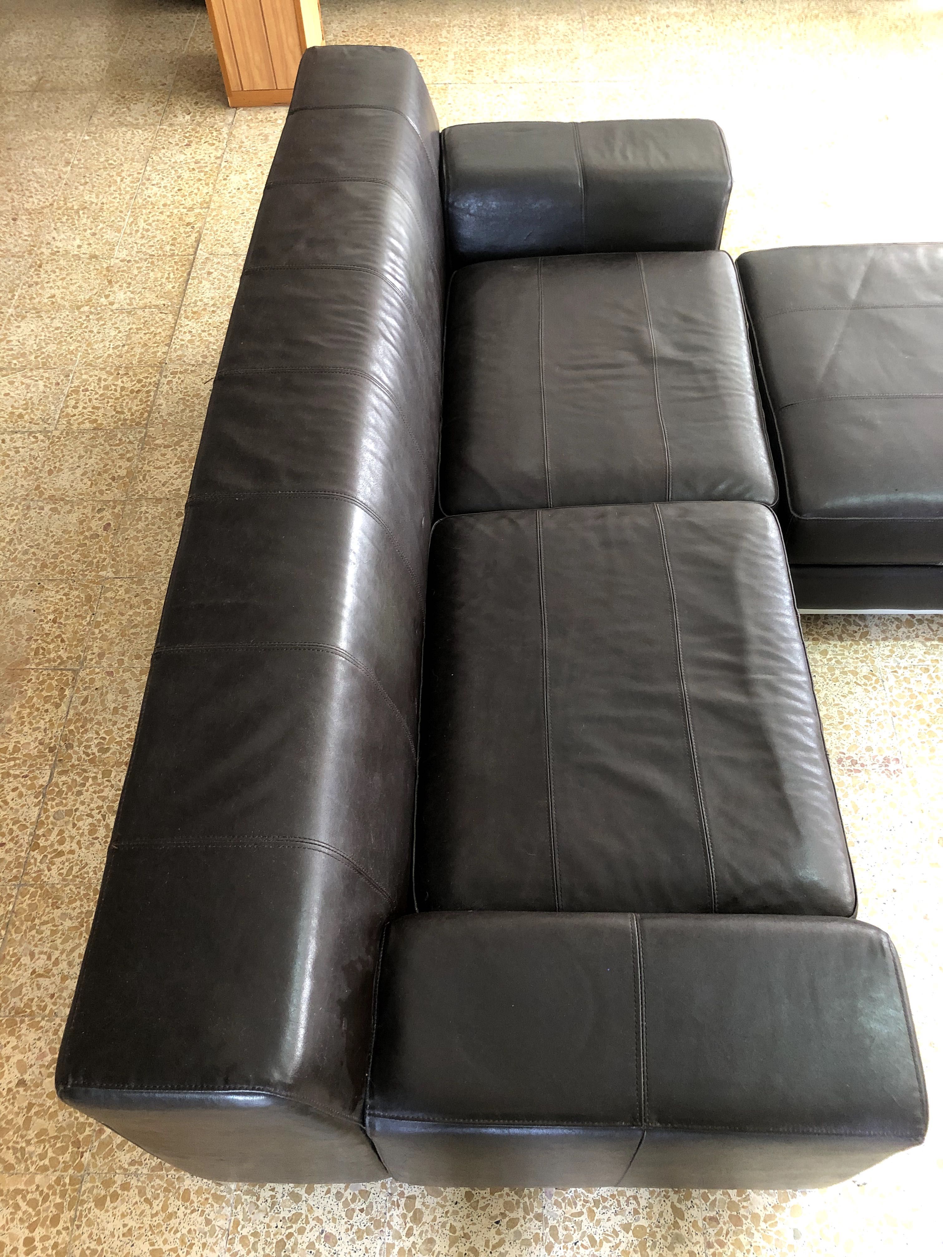 Sofa cabedal preto com chaise longue