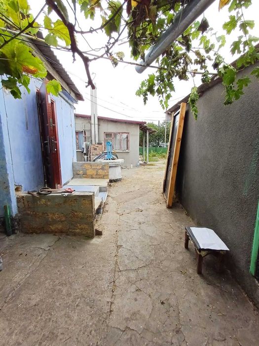 Продам будинок в смт Доброслав с Гаражем і санвузлом.