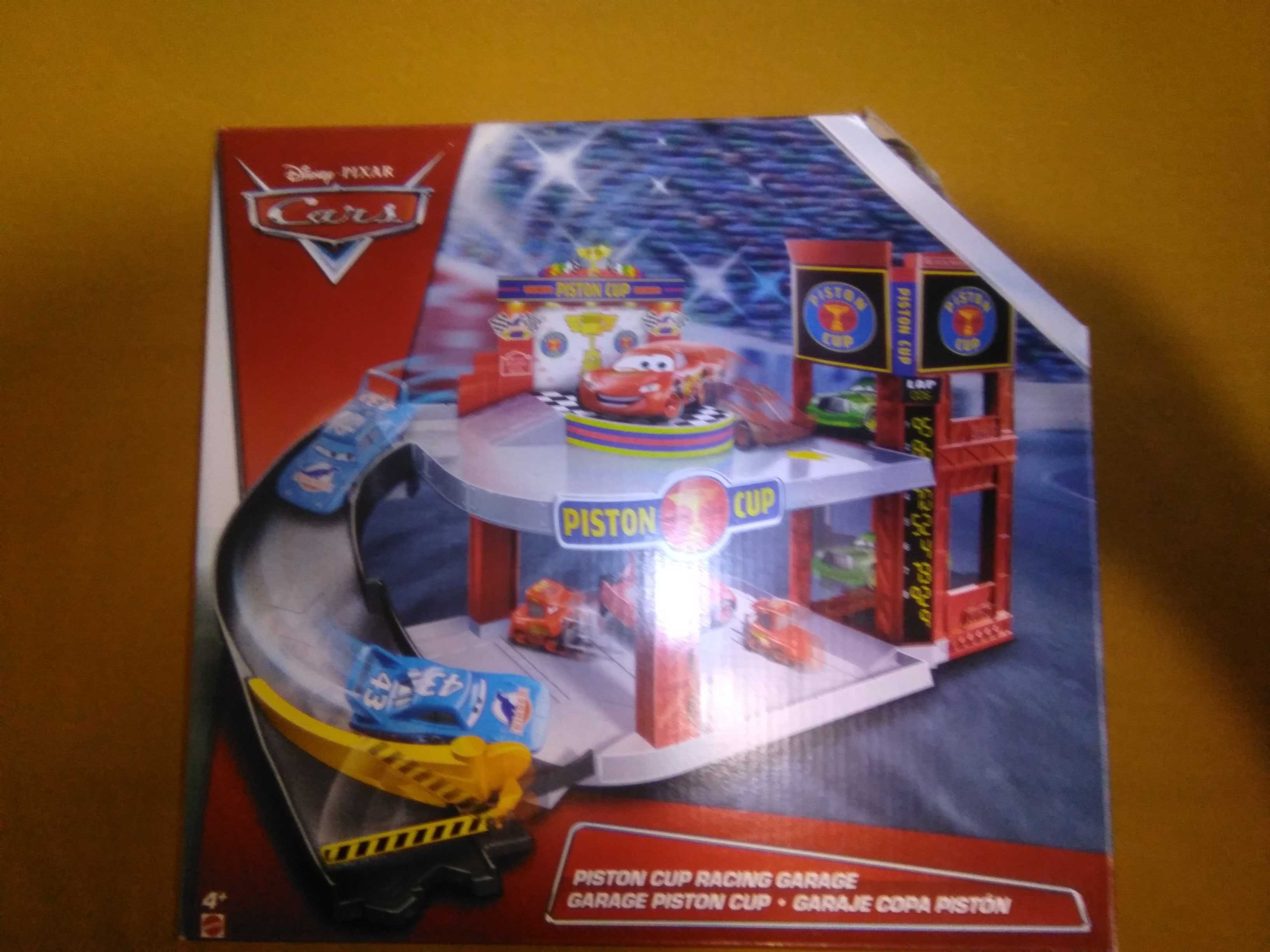 MATTEL Cars Auta Zestaw z garażem DWB90