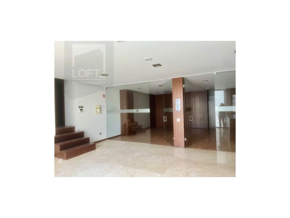 Armazém em Candoso S. Martinho