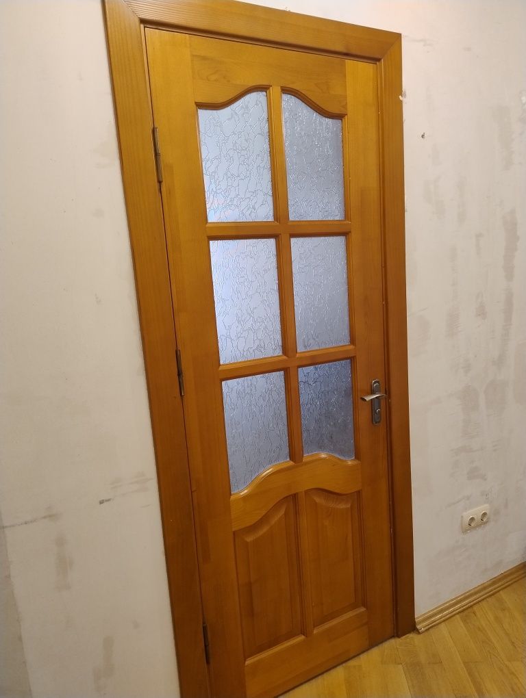 Продам дерев'яні двері