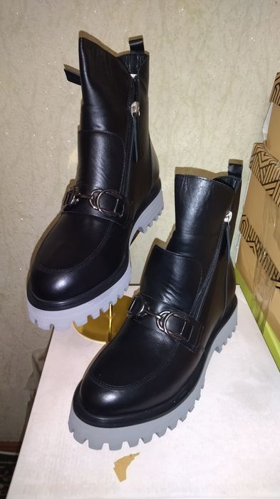 Зимние ботинки женские