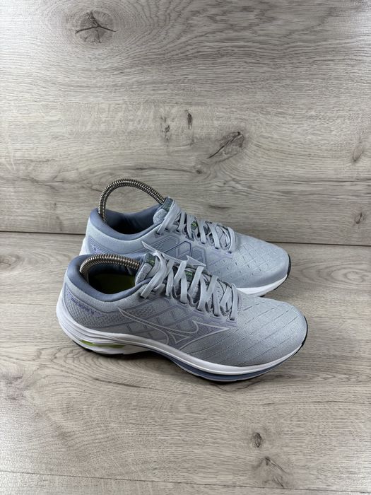 Mizuno Wave Inspire 18 жіночі кросівки в зал 38 розмір