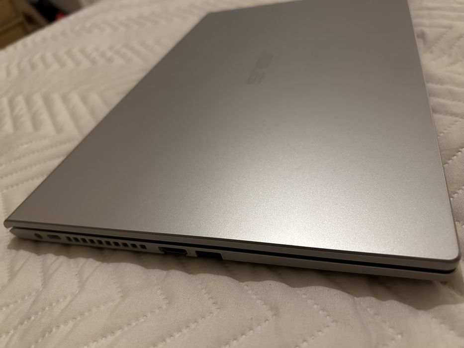 Asus VivoBook Amd Ryzen 7 5700u radeon graphics