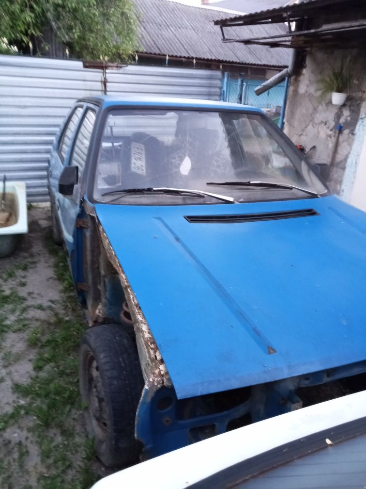 Продам автомобіль Шкода Фаворит синього кольору р.в 1991