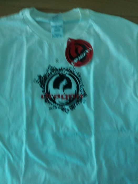 T-shirt, dragon, nova com etiqueta, tamanho Médio