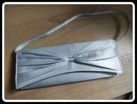 Srebrna torebka kopertówka z kokardą 26 cm x 11,5 cm