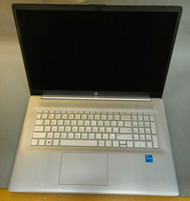 Notebook HP 17,3" FHD/i3 -8/512GB/ stan jak nowy /ST