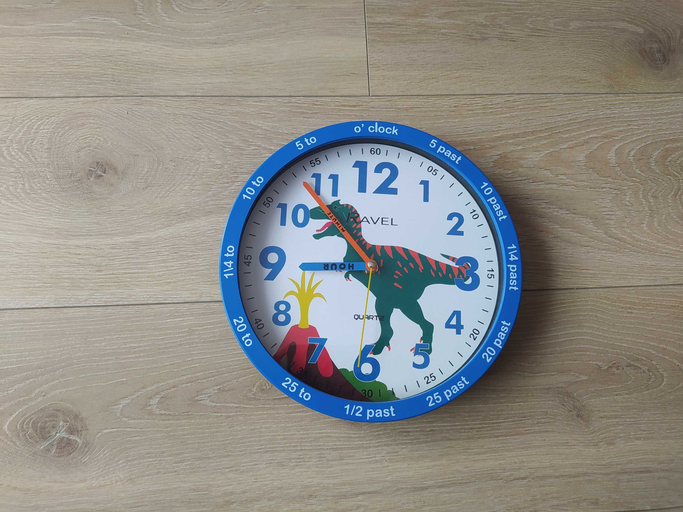 Zegar edukacyjny cichy z dinozaurem 25 cm dla dzieci