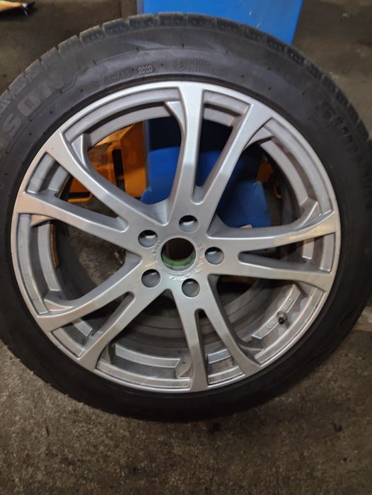 Opony wielosezonowe z felgami 245/45/18