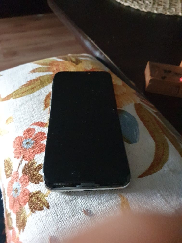 IPhone x uszkodzony