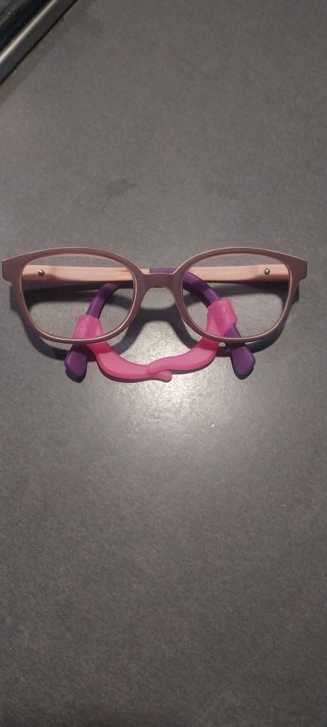 Okulary korekcyjne dla dziewczynki