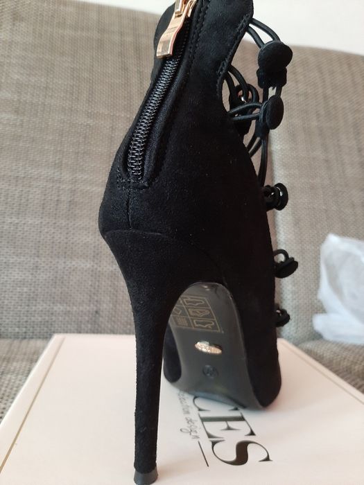 Sandałki na obcasie