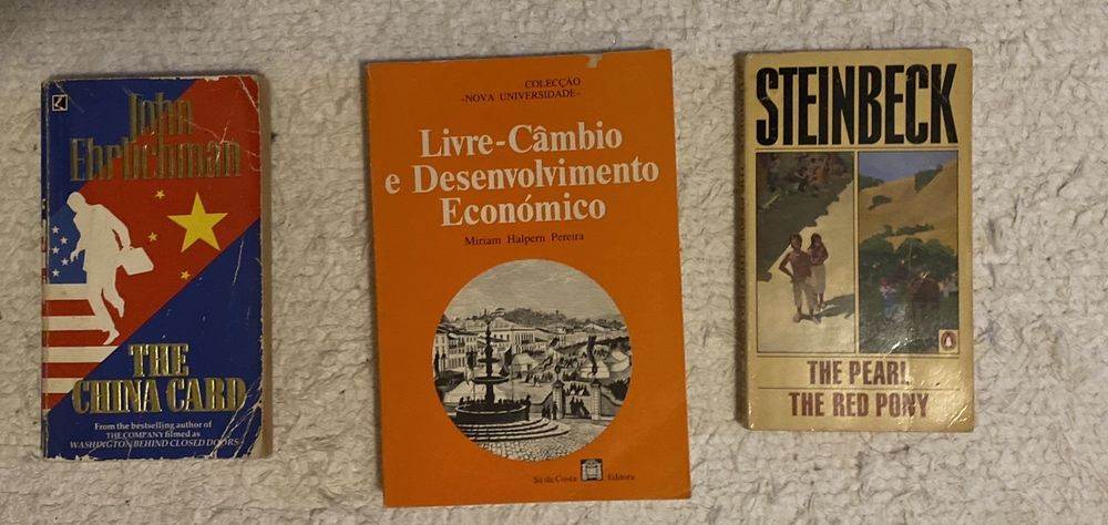 Vários livros usados