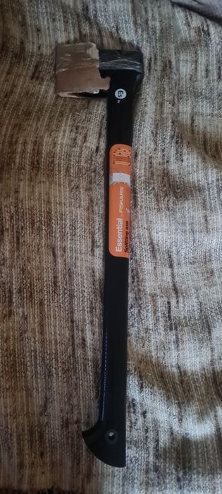 Siekiera Fiskars nowa do drewna