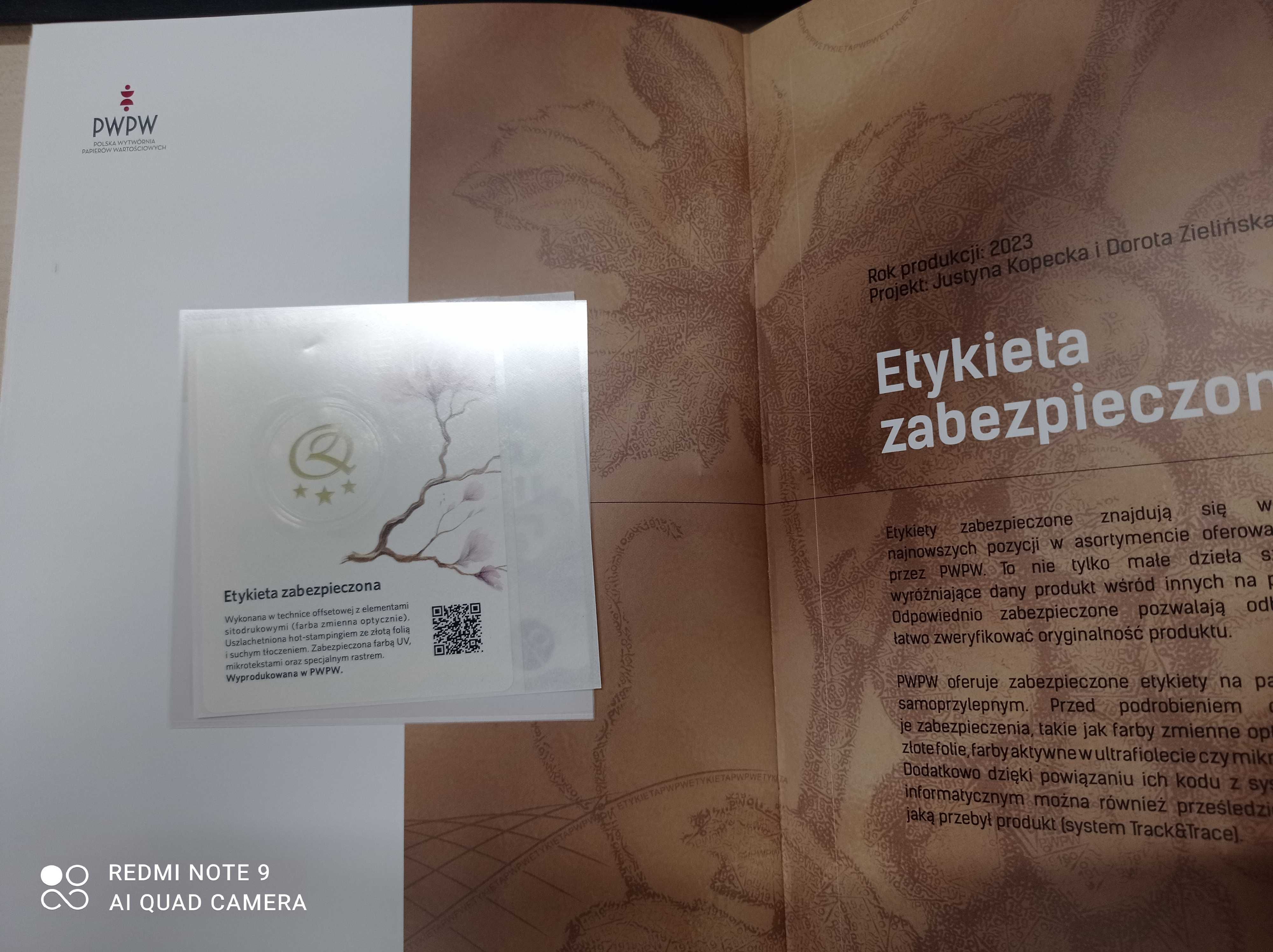 Tanio sprzedam folder z okazji 105-lecia PWPW z banknotami testowymi,.