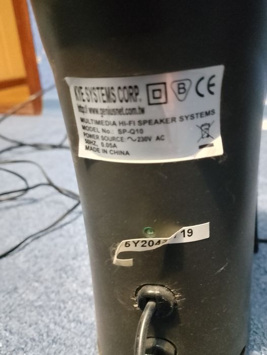 Продам компьютерные колонки в рабочем состоянии есть небольшой дефект