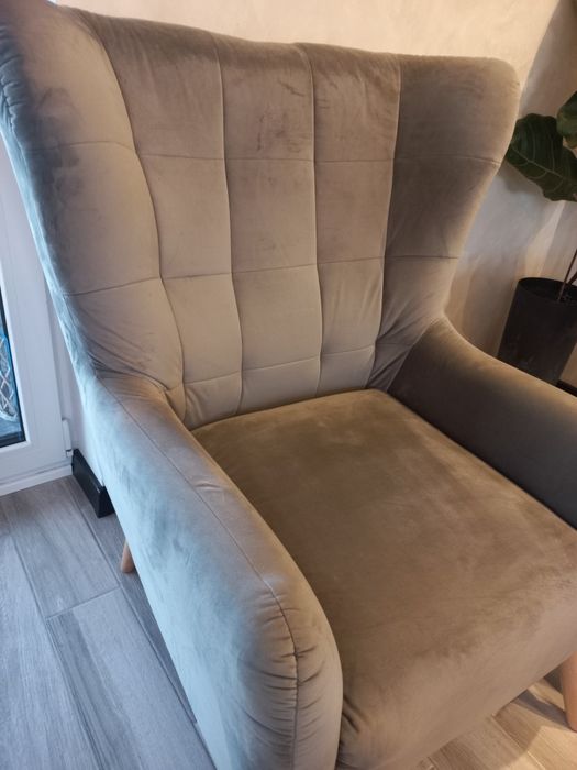 Szary fotel uszak welur CASEY Black red White