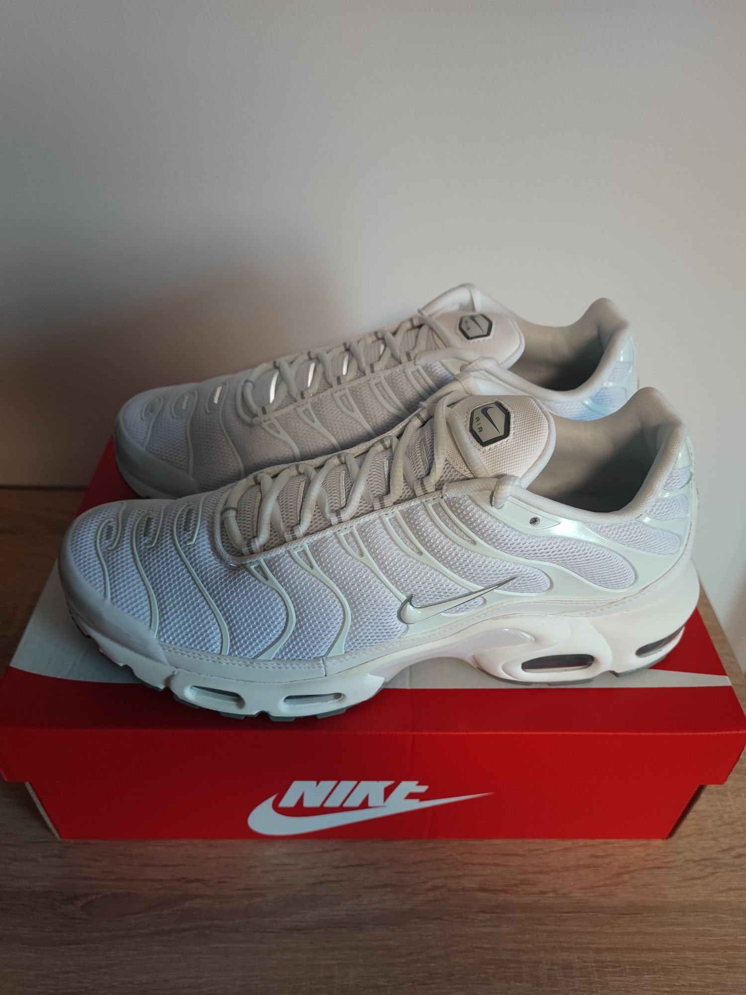 Air Max Plus 1 białe
