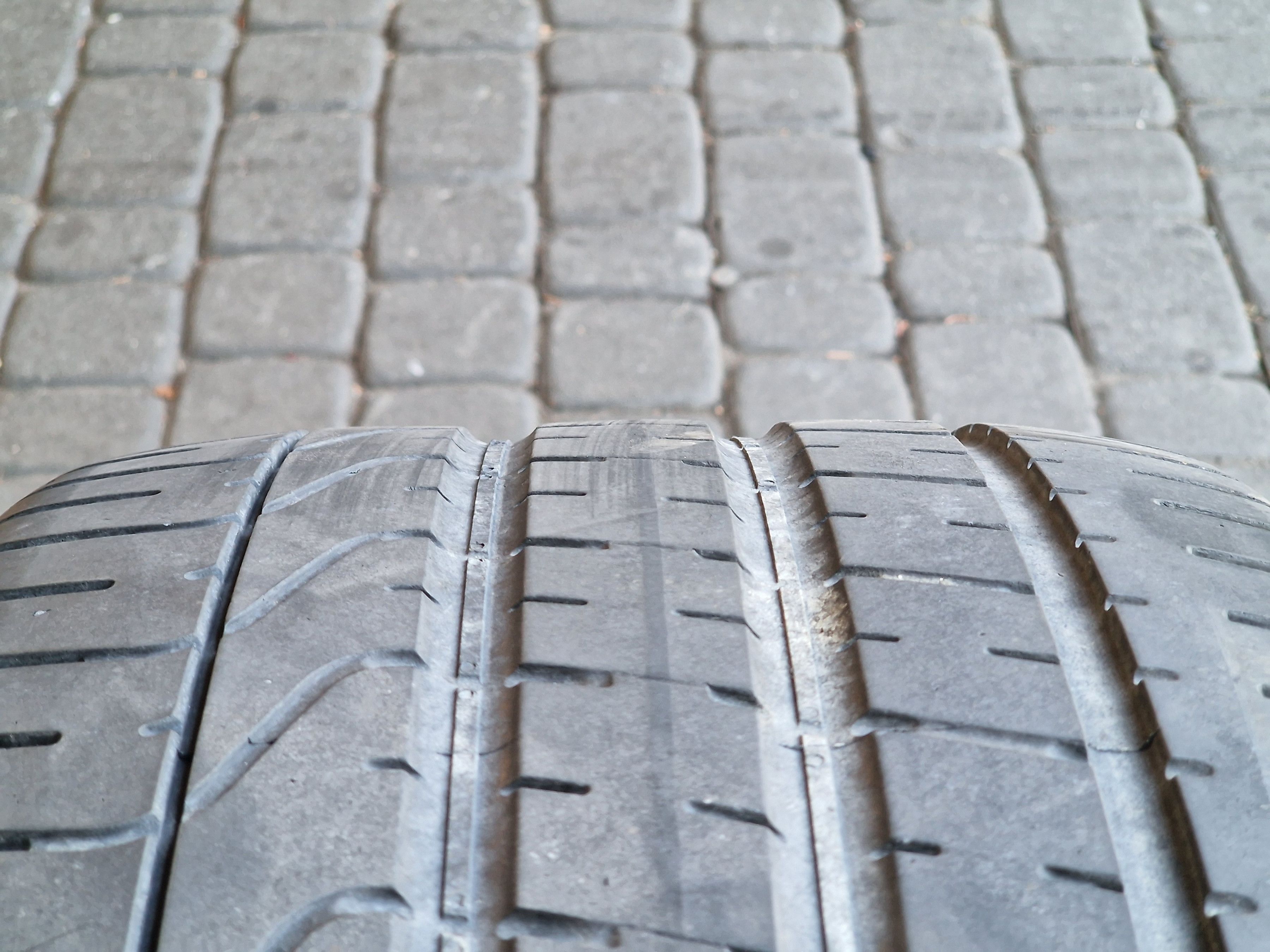 Opony Pirelli PZero - 295/35/21