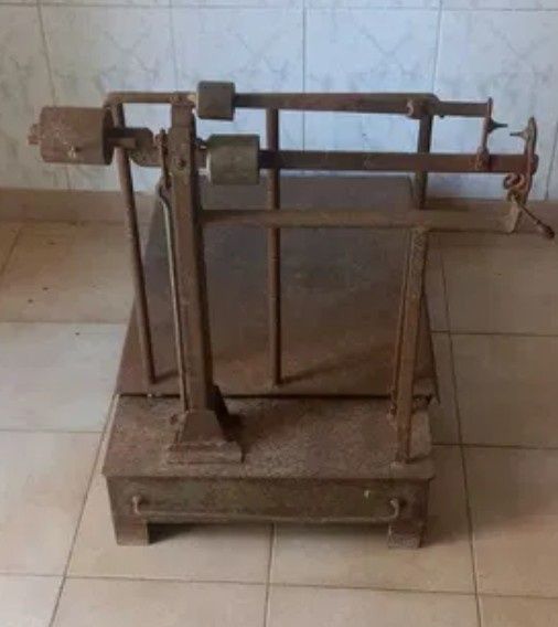Vendo balança antiga