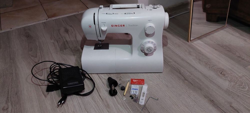 Швейна машинка SINGER MODEL 2282