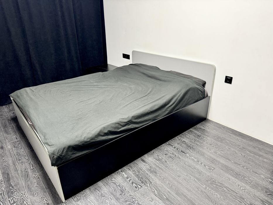 Двухспальная кровать с матрасом 2м на 1.60м