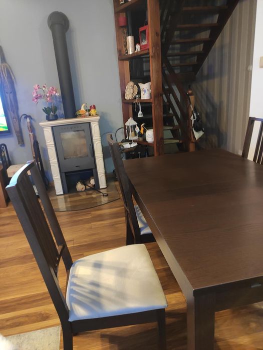 Stół z 4 krzesłami