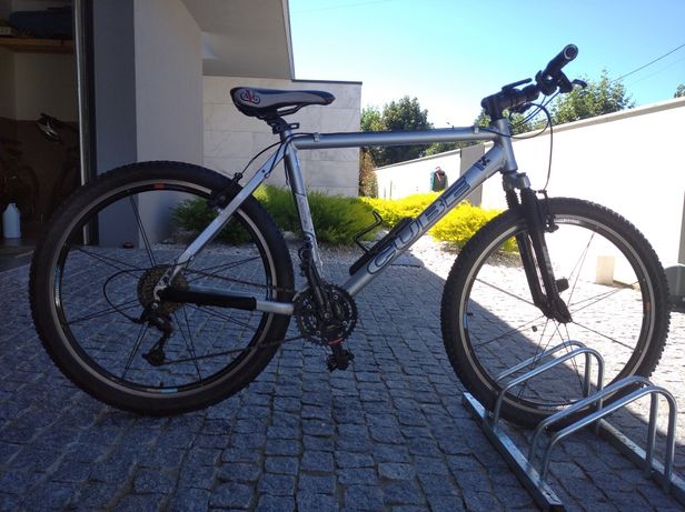 Bicicleta CUBE Alumínio 26" Limited Edition