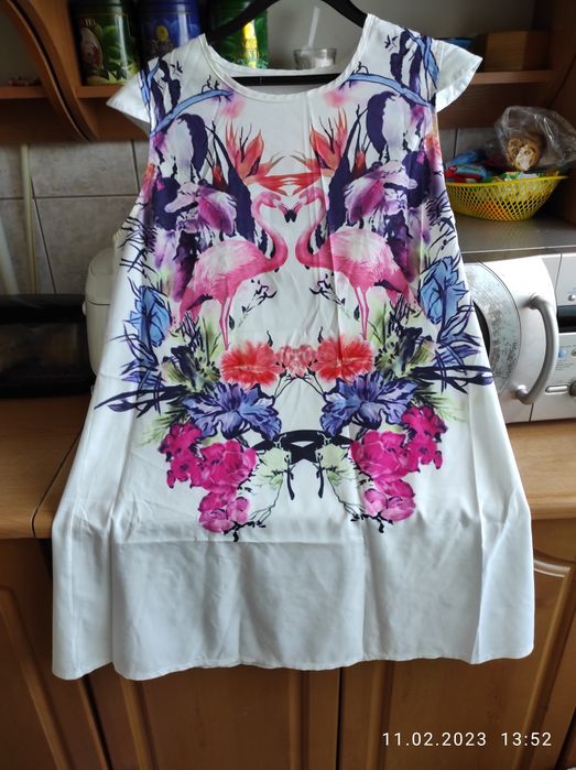 Гарні літні пляжні і повсякденні плаття, яскраві,  легенькі