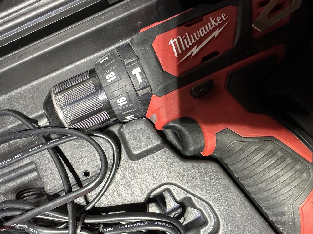 Акумуляторний ударний дриль шуруповерт Milwaukee M12 BPD-202C