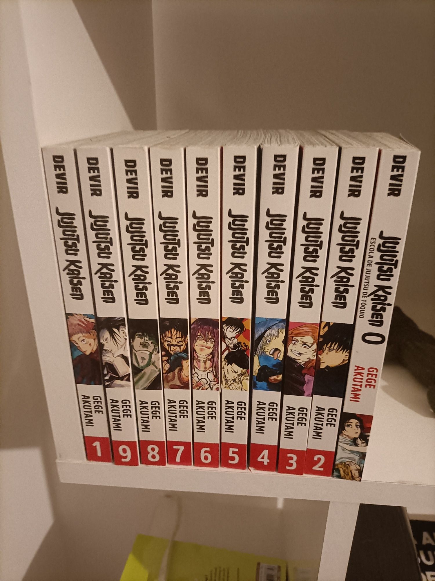 Mangas diversos: One-Punch Man, Jujutsu kaisen, Tokio Ghoul (unidade)
