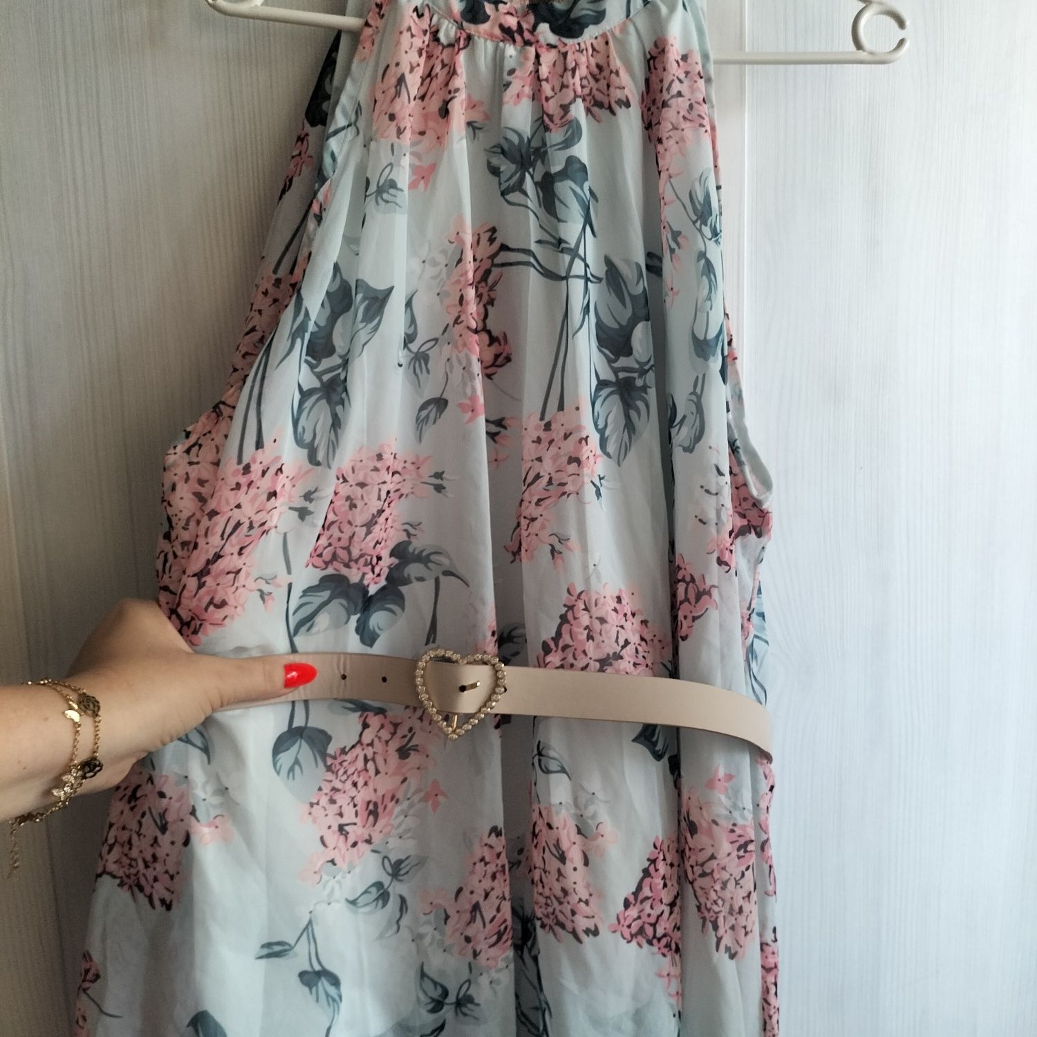 Letnia zwiewna sukienka w kwiaty Shein