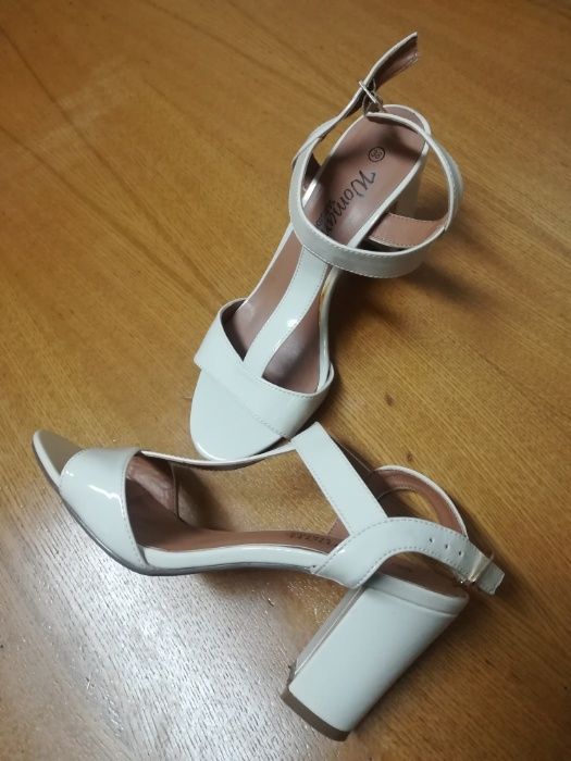 Diverso calçado  10€ pode ser vendidos individualmente