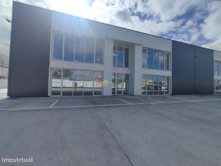 Arrendamento de armazéns com 404m2 na Moita
