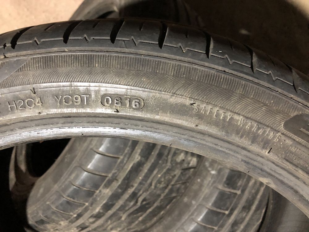 Продам резину Kumho 255/35 R19 2 шт