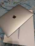 MacBook 13-inch .