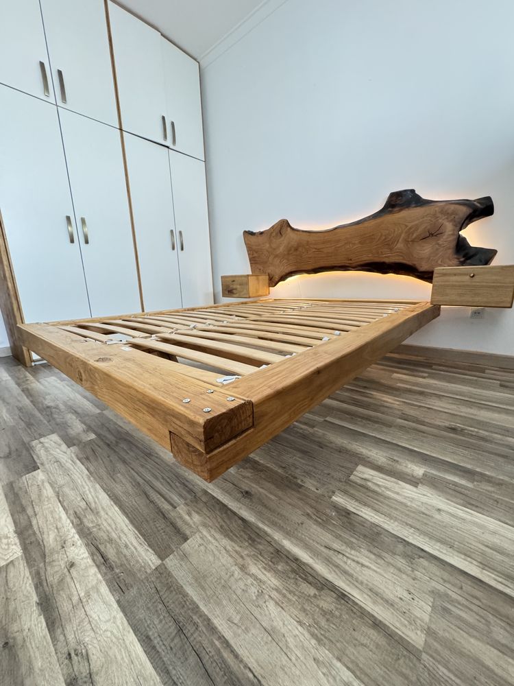 Cama Flutuante de Madeira Maciça com Cabeceira Orgânica – Artesanal