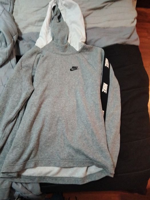 Camisola Nike cinzenta