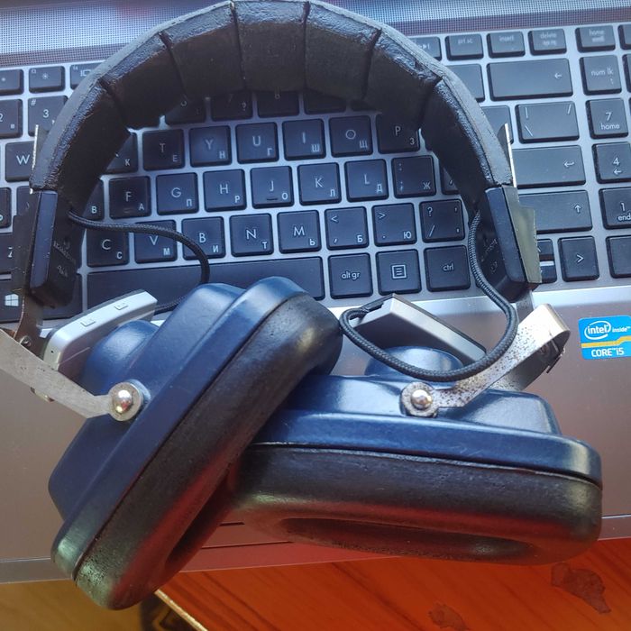 Продам навушники ТДС-3 з безпровідним з*єднанням блютус.