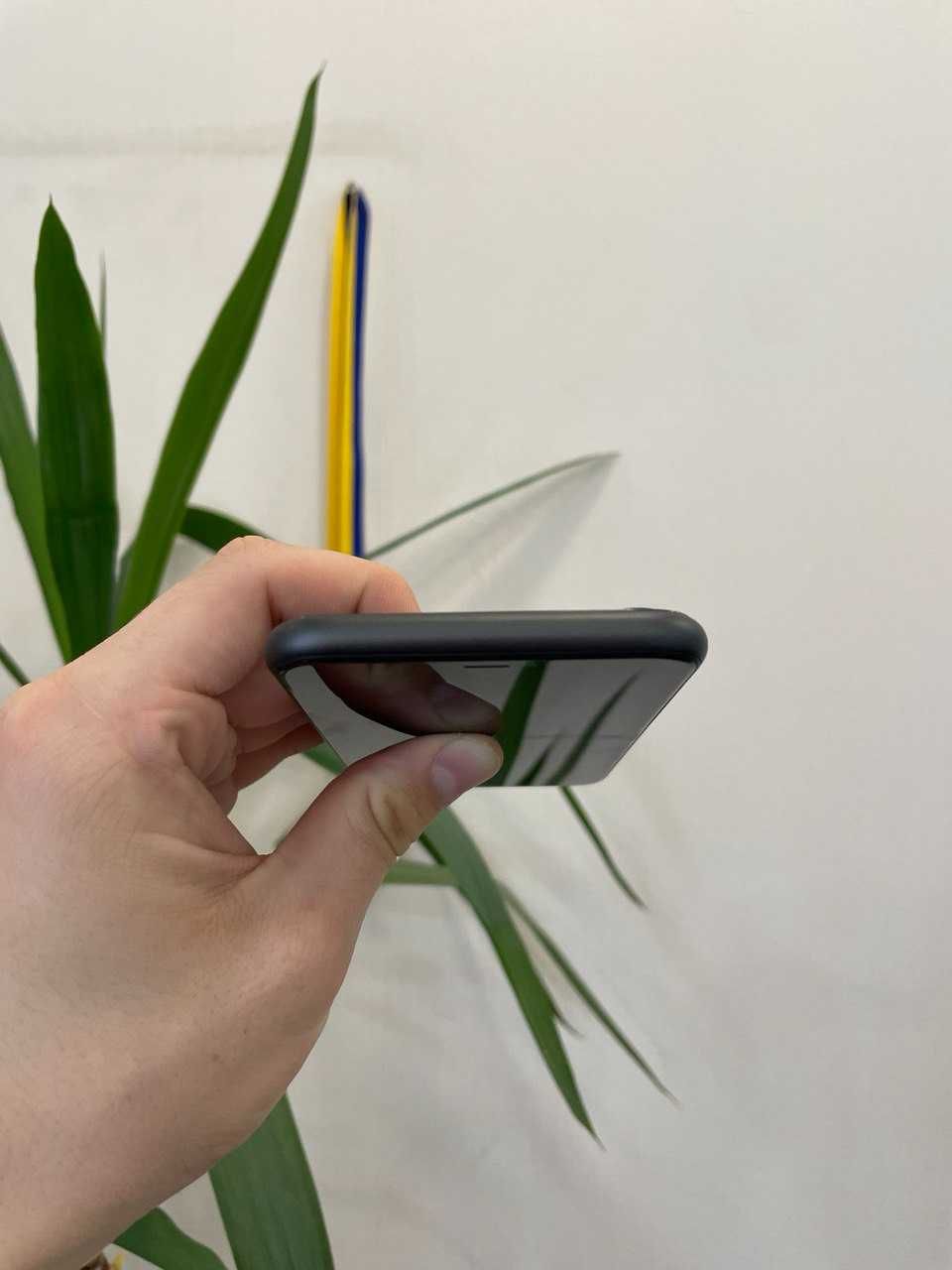 iPhone 11 64GB Black R-SIM