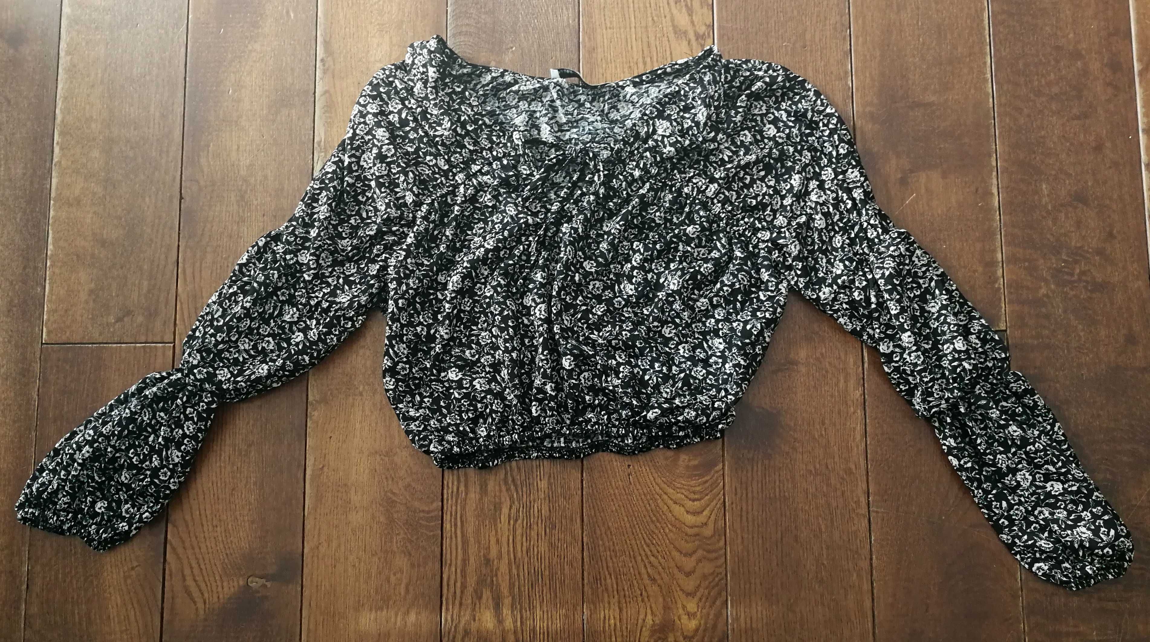 Bluzka crop z długim rękawem czarna w kwiatki boho r. XS Pull&Bear