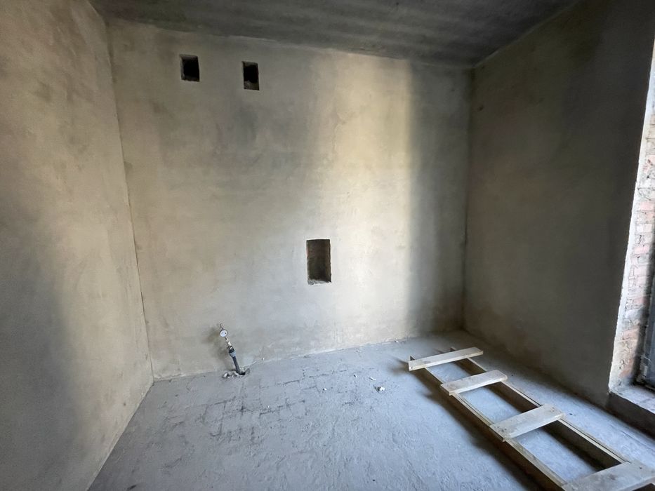 Котедж з гаражем навпроти Спектруму