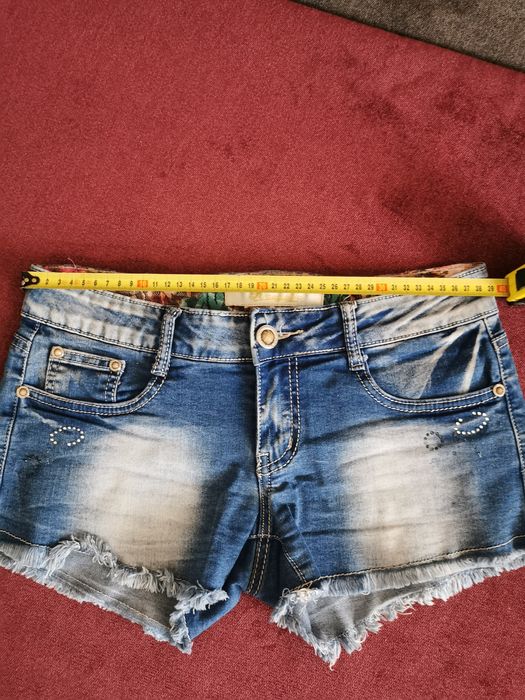 Джинсовые шорты на девочку подростка