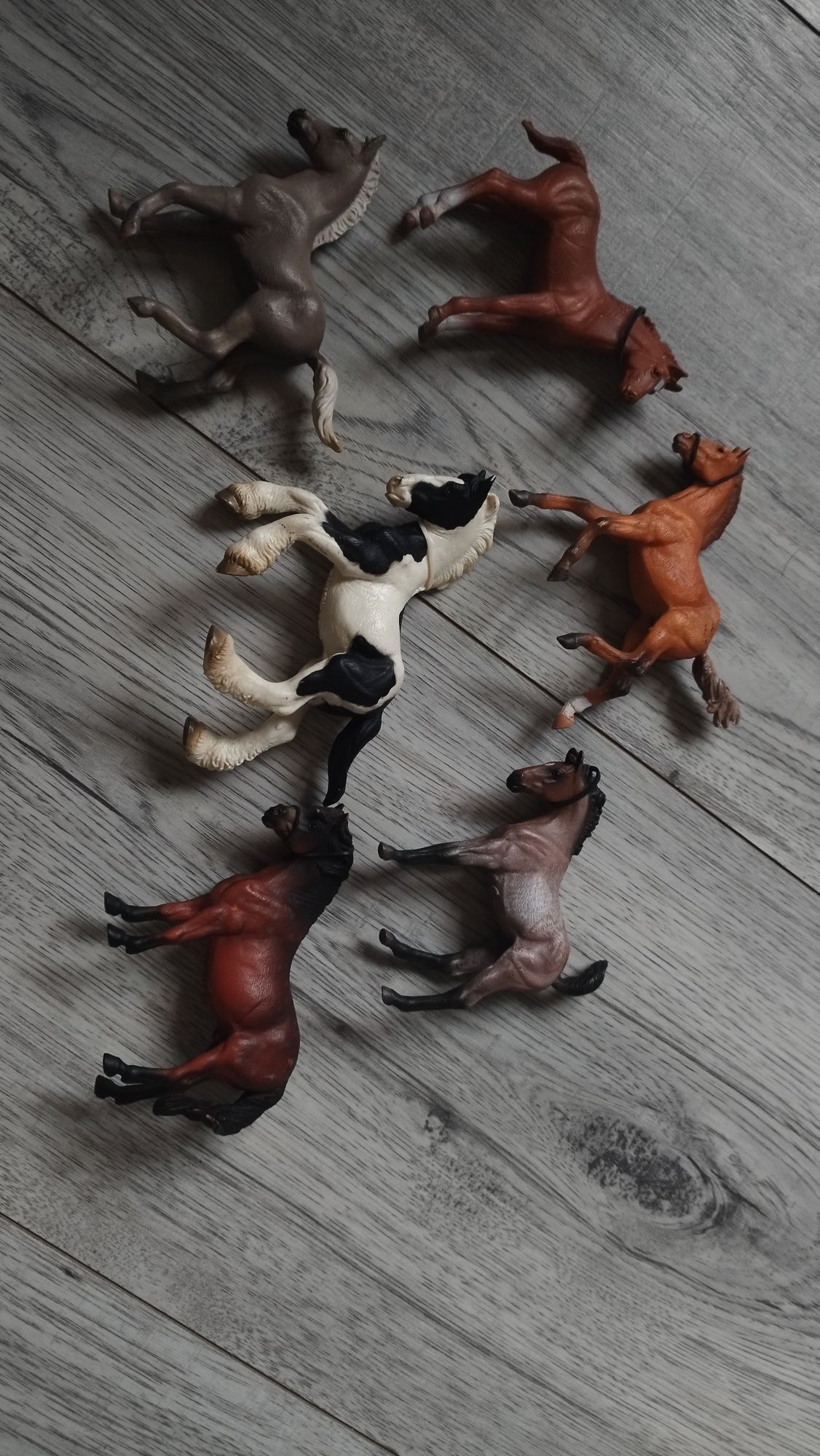 Sprzedam figurki koni