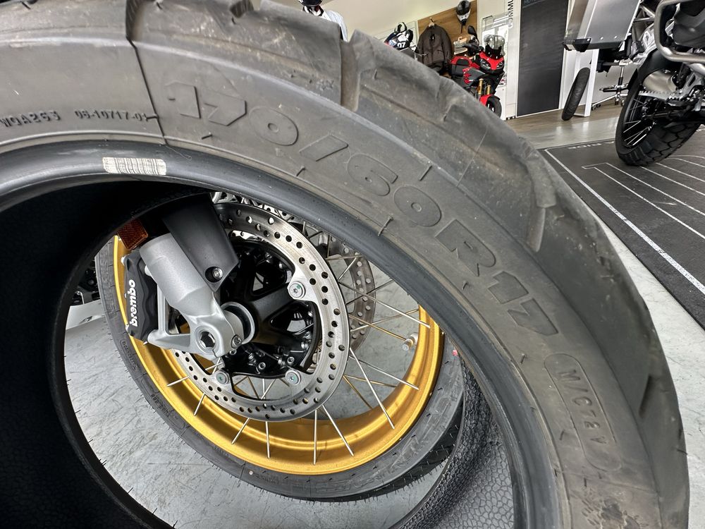 Opony motocyklowe Michelin Anakee III komplet
