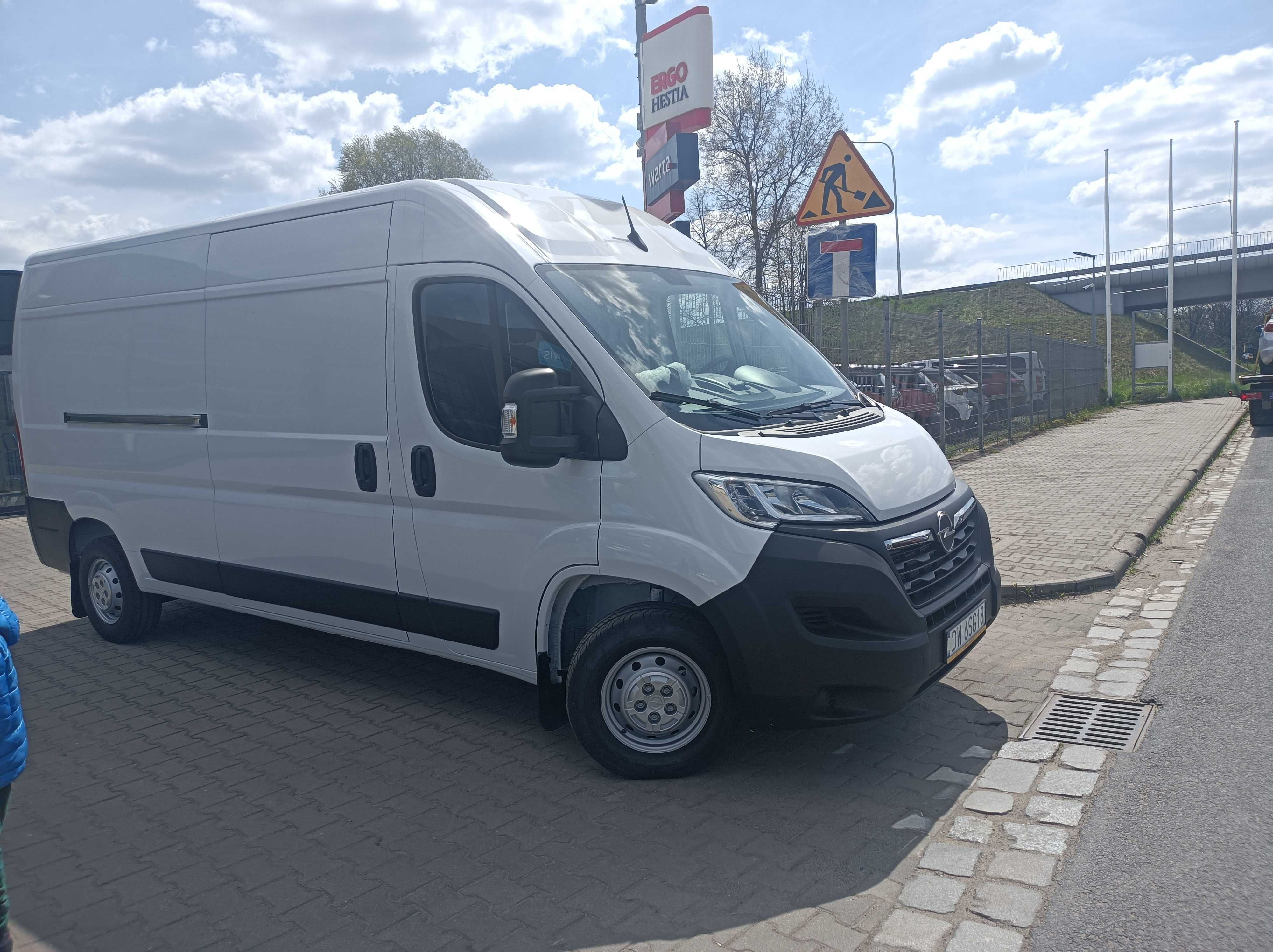 Transport MegiCar Wynajem osobowych i wypożyczalnia dostawczych busów